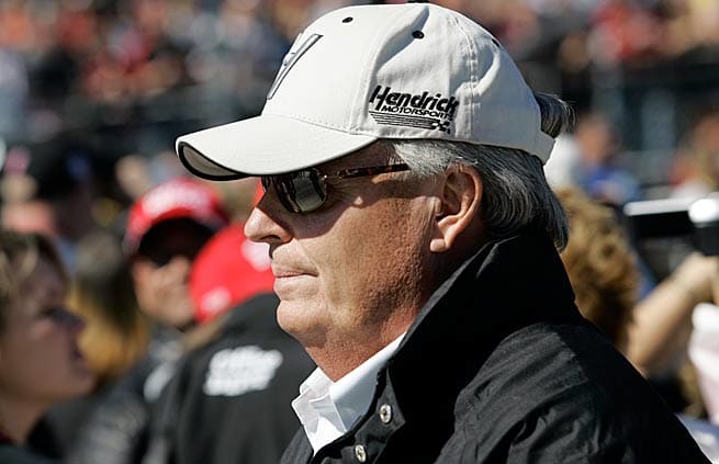 Rick Hendrick relishes winning at Martinsville to honor family and friends who died in 2004 plane crash.